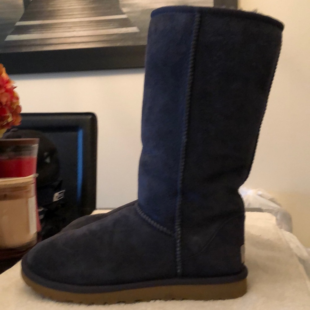 UGG CLASSIC TALL WINTER BOOTS WOMENS SIZE 6